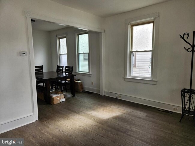Building Photo - 126 Paine St