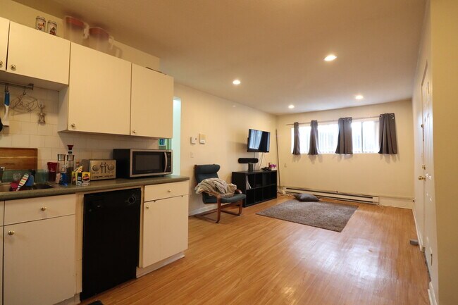 Building Photo - 256 Parker Hill Ave