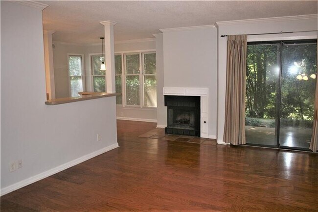 Foto del edificio - 901 Garden Ct