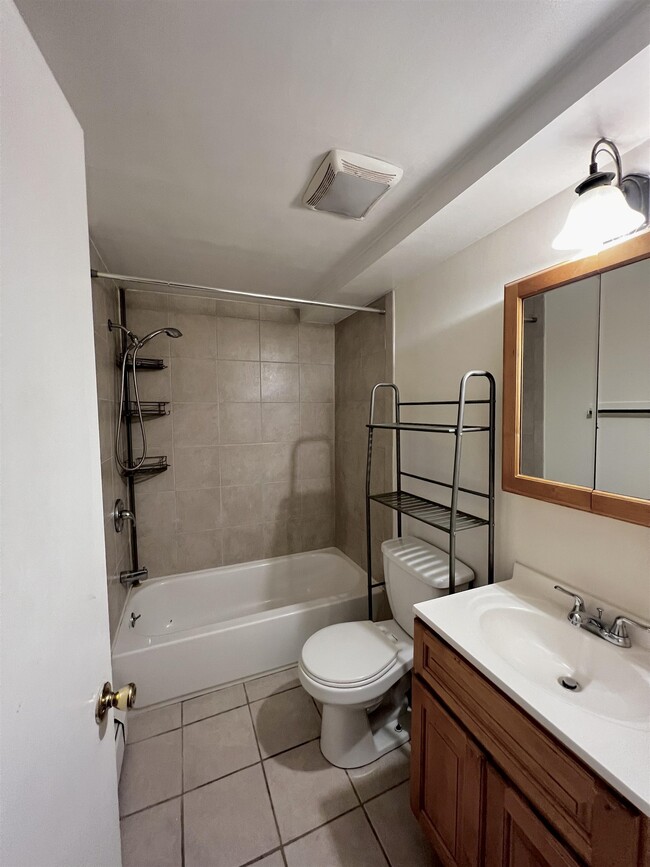 Building Photo - 613 Jersey Ave