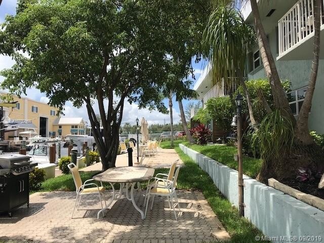 Foto del edificio - 2400 NE 16th St  109 Pompano Beach FL 33062