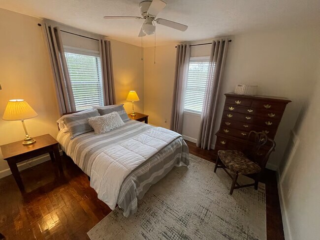 Foto del edificio - 161 Calhoun Rd