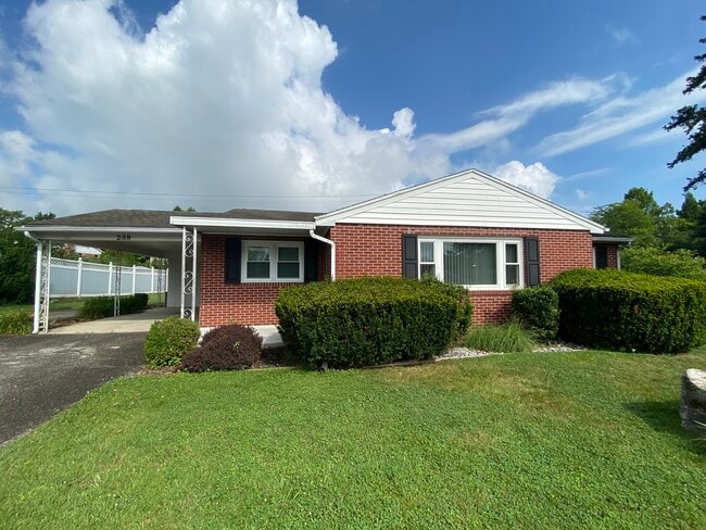 Building Photo - 289 Briar Ln