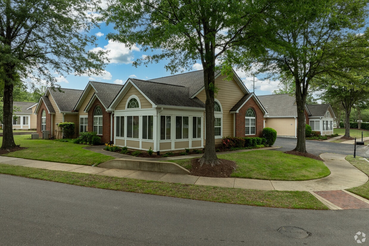 The Oaks at Schilling Farms Apartments in Collierville, TN