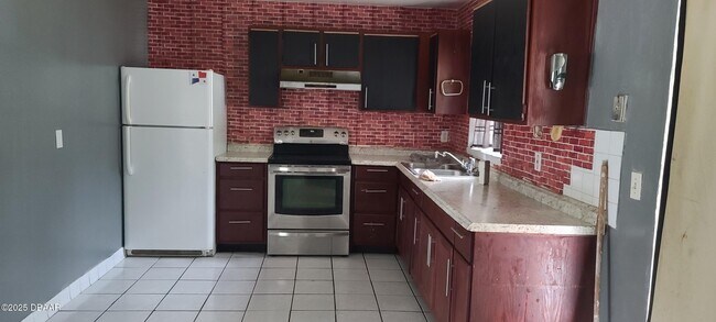 Foto del edificio - 1033 George W Engram Blvd