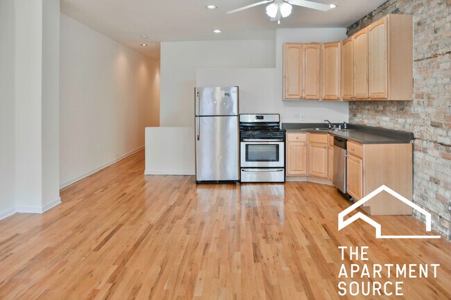 Foto del edificio - 2450 N Southport Ave
