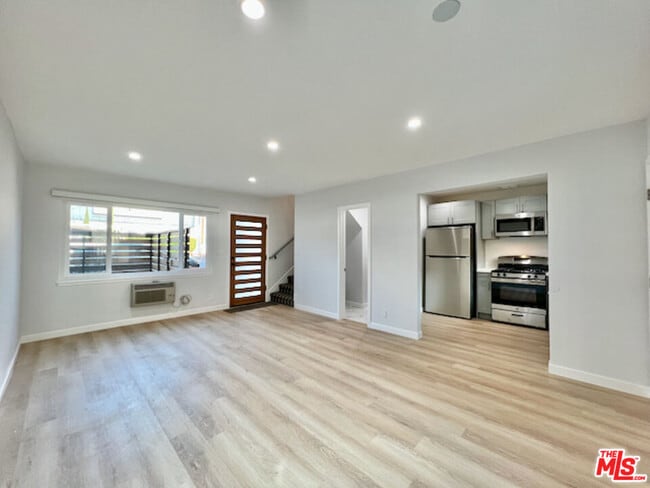 Foto del edificio - 901 S Barrington Ave