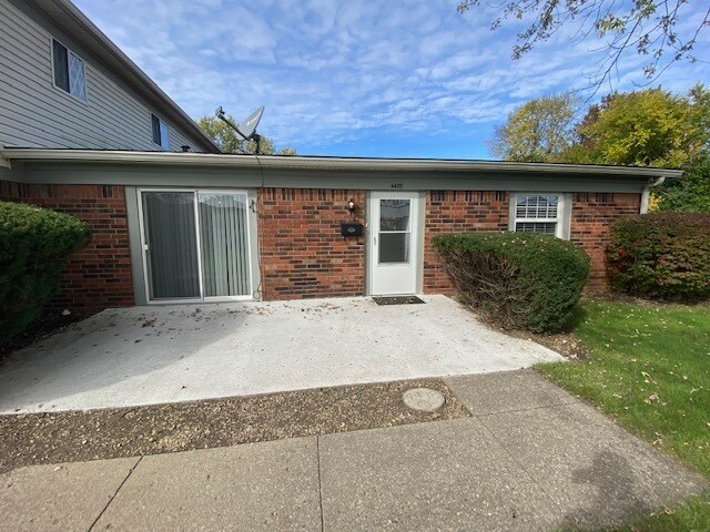 Primary Photo - 4478 Four Seasons Cir