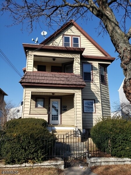 Primary Photo - 30 Clifton Ave