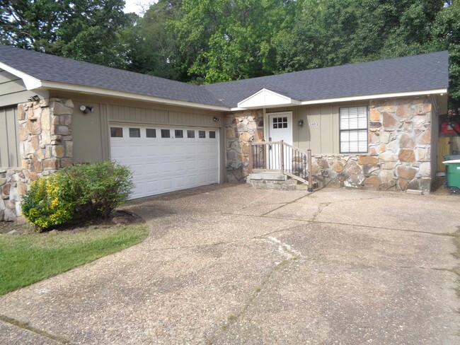 Building Photo - 3402 Lehigh Dr