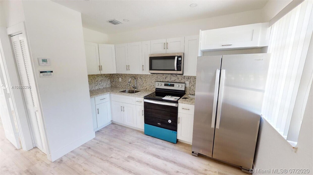 Foto principal - 2390 NW 9th St