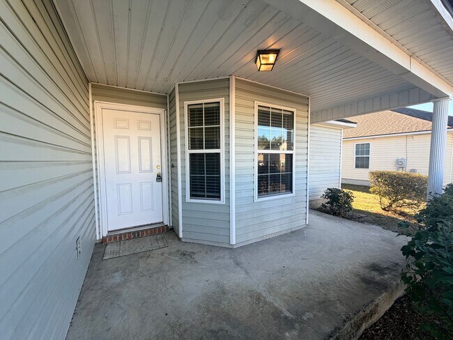 Foto del edificio - Nice 3 bedroom/2 bathroom Home in Shiloh Forrest