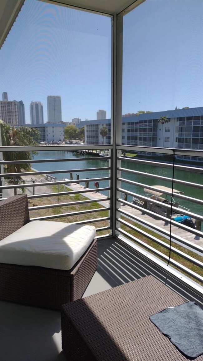 Foto del edificio - 3600 NE 170th St