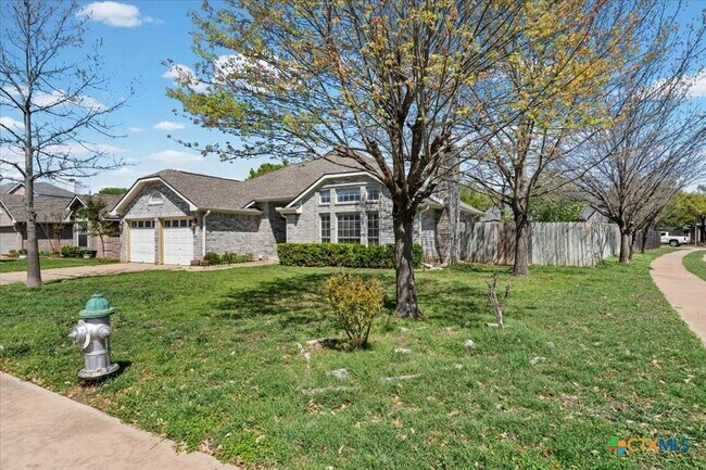 Foto del edificio - 8900 Martha's Dr