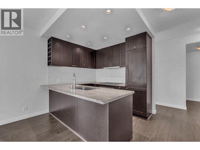Building Photo - 821 Cambie St.