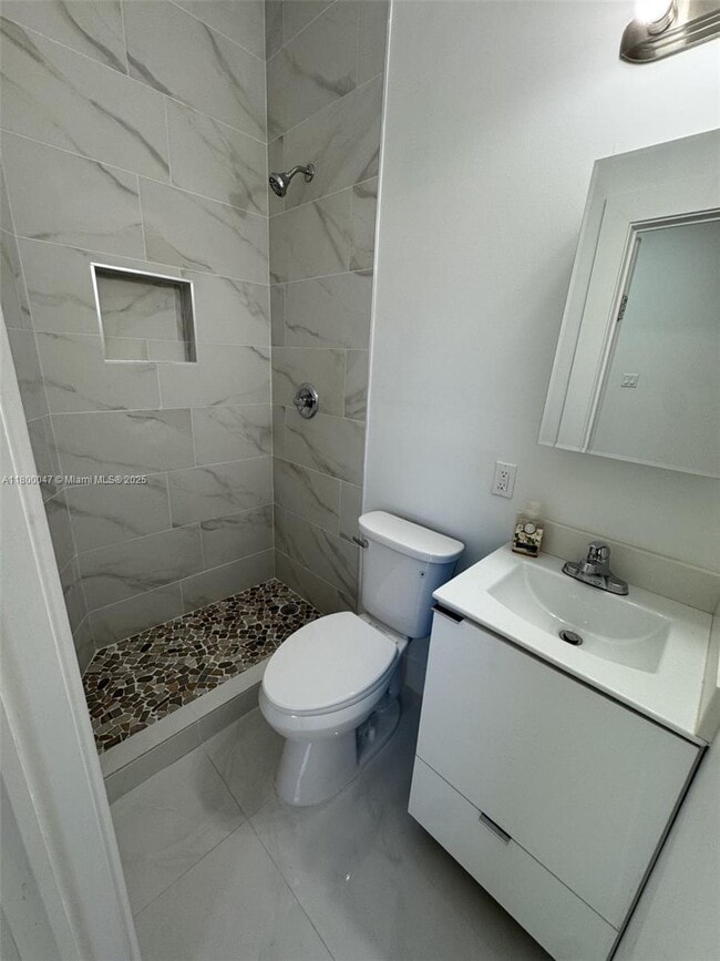 Foto del edificio - 275 W 14th St