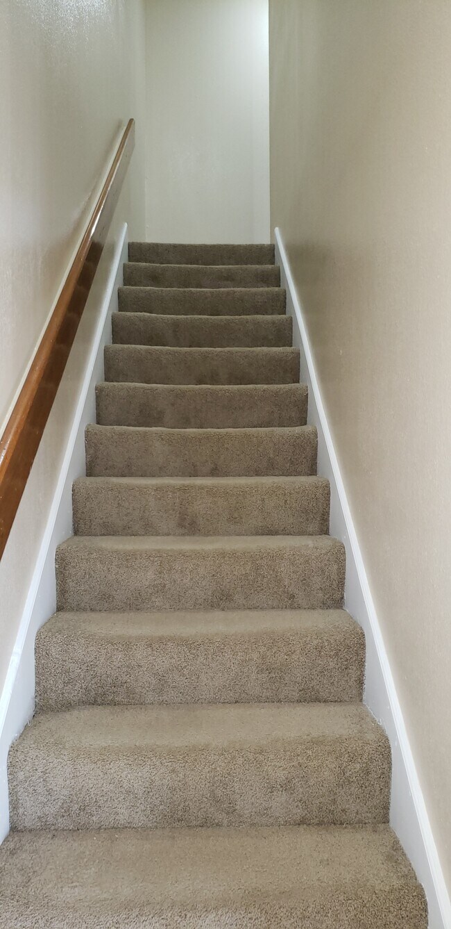 Escaleras al piso superior - Victoria Park of Edmond