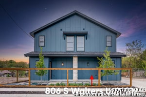 Building Photo - 806 S Walters St