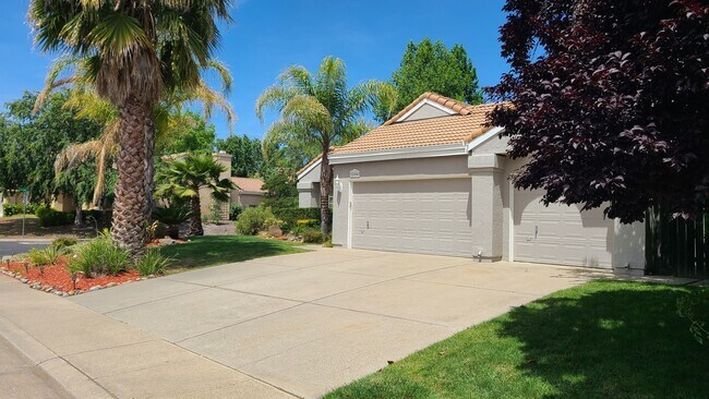 Building Photo - Personal Oasis On A Corner Lot w/ 3 Car Ga...