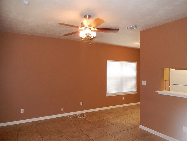 Building Photo - 3100 Dian Rd