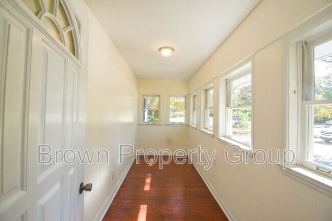 Foto del edificio - 3022 Cliffdale Rd