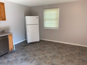 Building Photo - 121 E Main St