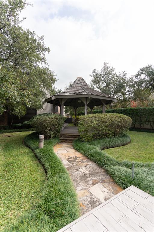 Building Photo - 8800 Woodway Dr