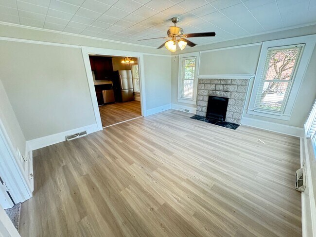 Building Photo - Newly REMODELED STONE HOUSE near downtown,...