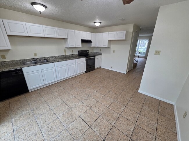 Foto del edificio - 10500 Lake June Rd