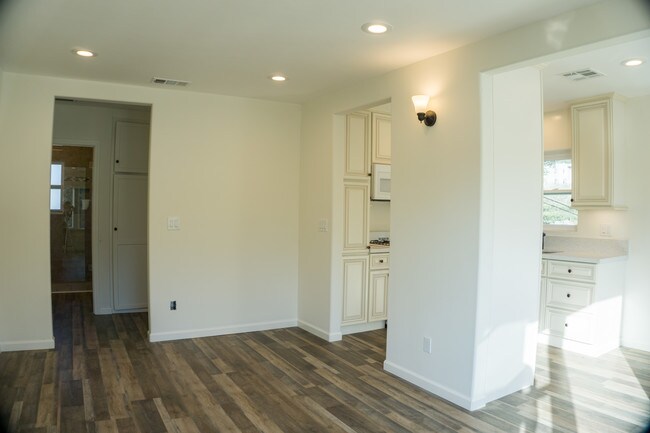 Building Photo - 1239 N Verdugo Rd