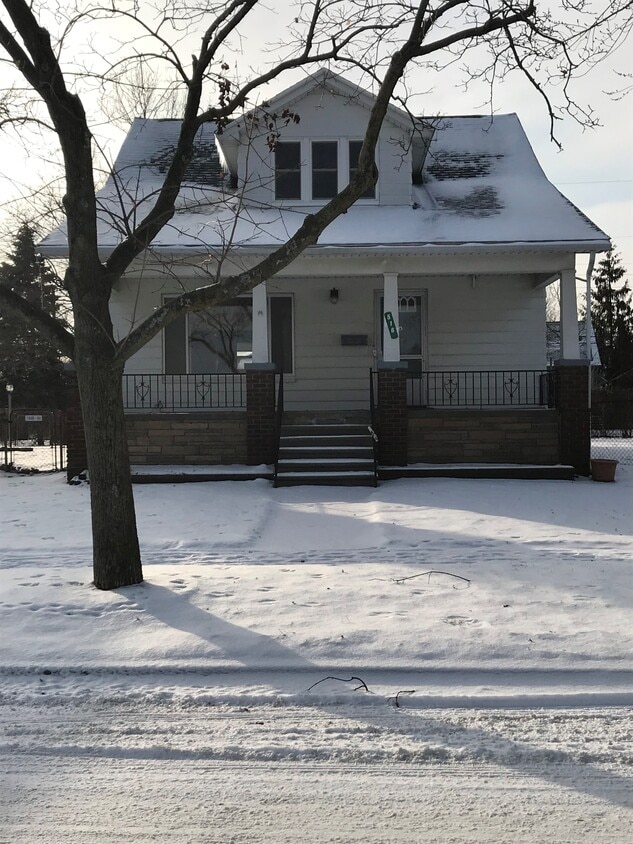 516 University St, Ferndale, MI 48220 House for Rent in Ferndale, MI