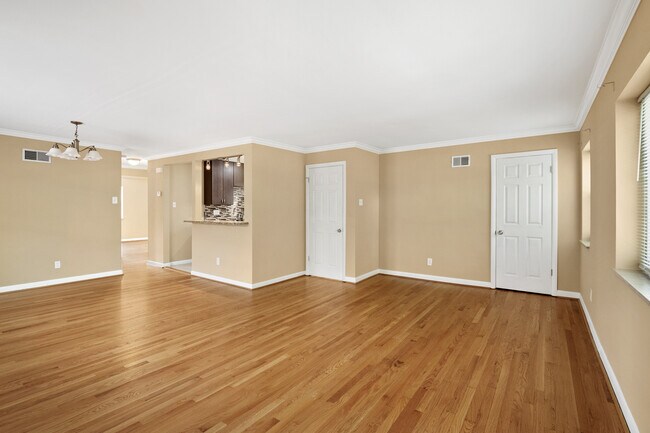 Foto del edificio - 7038 Dartmouth Ave