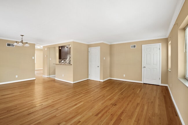 Building Photo - 7038 Dartmouth Ave