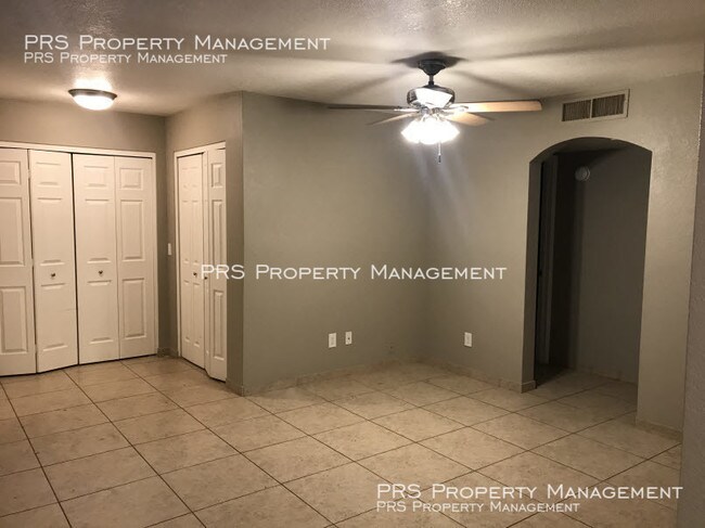 Building Photo - 925 S Longmore