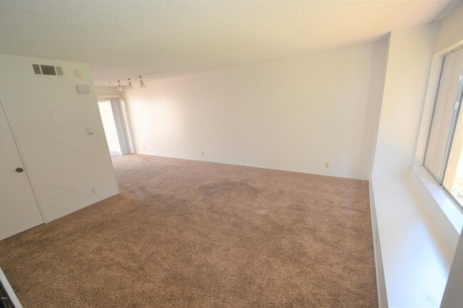 Building Photo - 1435 Iguana Cir