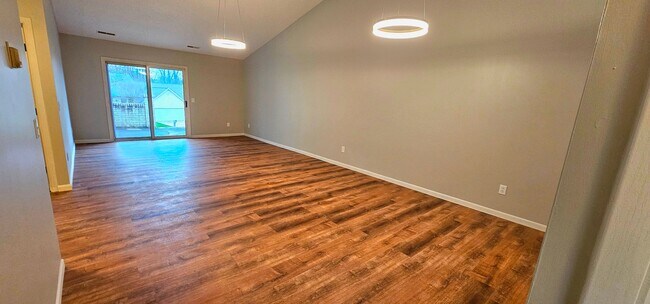 Foto del edificio - 1696 Riva Ridge Dr