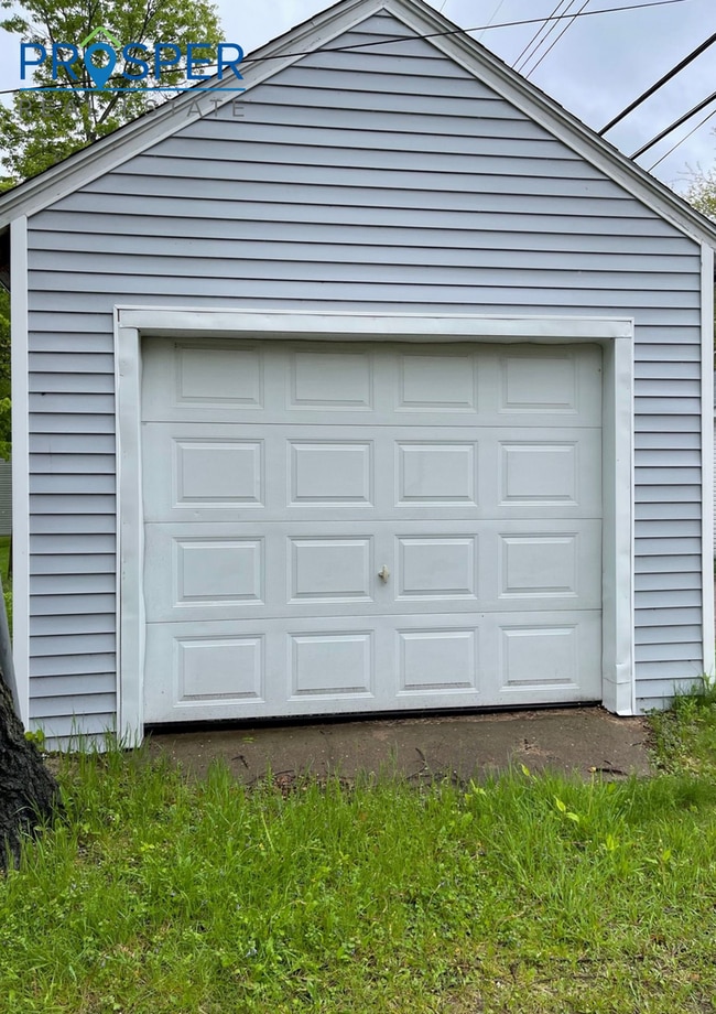 Building Photo - 826 Menomonie St
