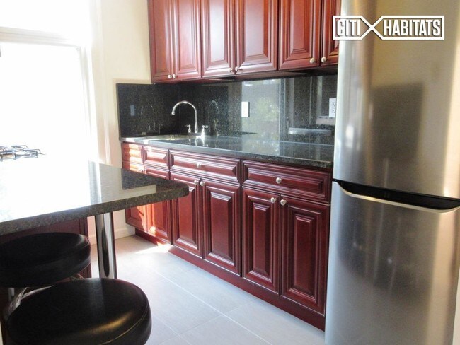 Building Photo - 4708 39th Ave