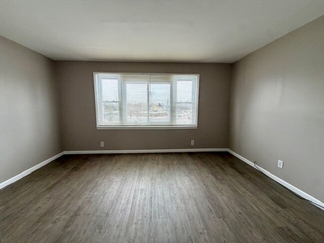 Building Photo - 97 Fairgrove St