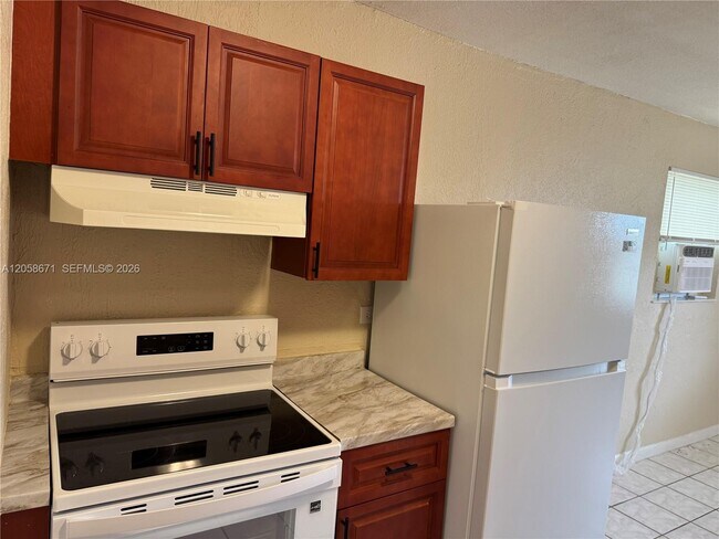 Foto del edificio - 2352 NW 13th Ct