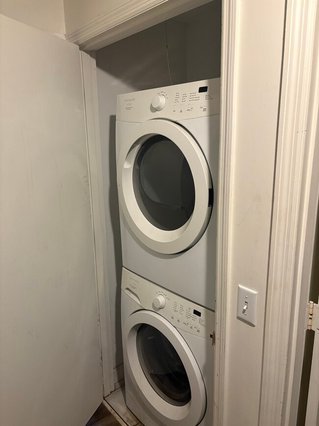 Building Photo - 5634 Robin Run