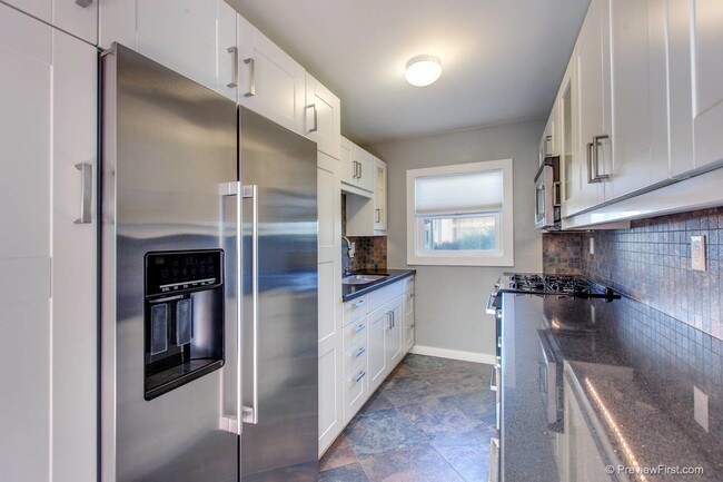 Building Photo - 3856 Wilson Ave
