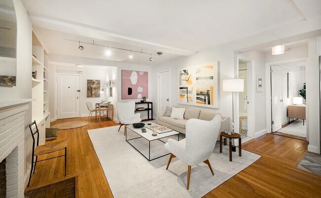 Foto del edificio - 66 W 12th St