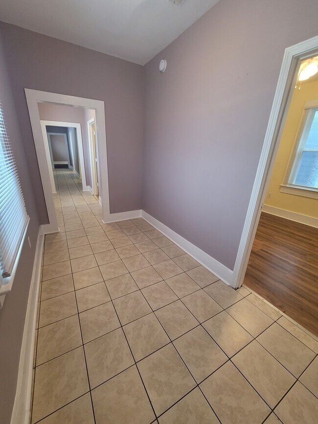 Building Photo - 3 bedroom 2 bath home in downtown Wilmington
