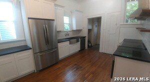 Foto del edificio - 411 W Mistletoe Ave