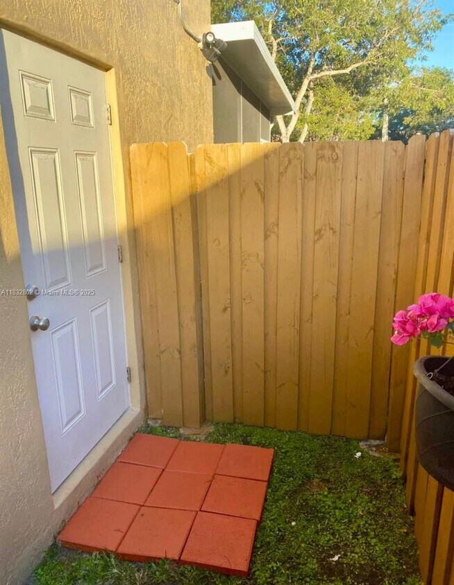Primary Photo - 1561 SE 17th Ave