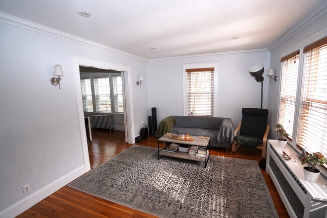 Living Room - 115 Franklin St