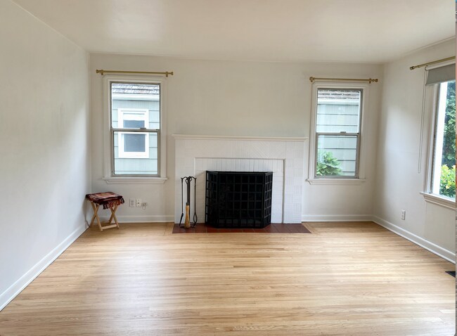 Building Photo - Laurelhurst Home