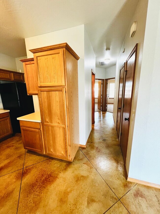 Building Photo - Beautiful 2BD 2BA Duplex in NW Oklahoma Ci...