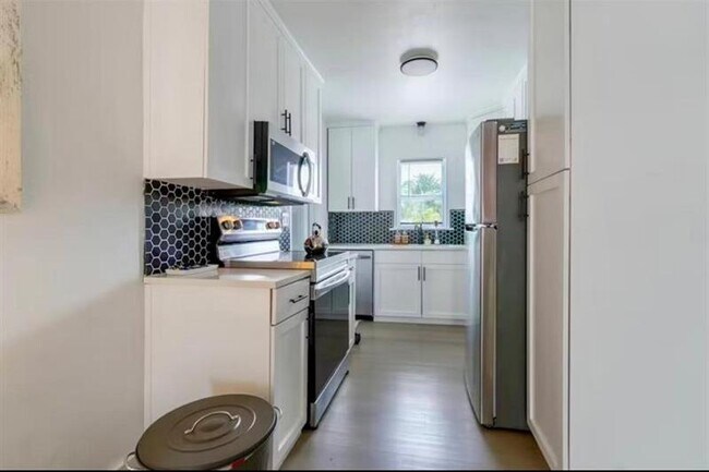 Foto del edificio - 719 NE 38th St